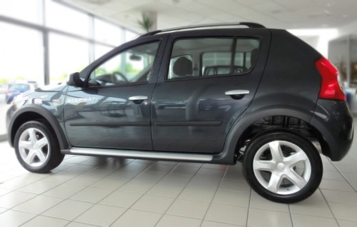 Dacia Sandero F-3 strona.jpg