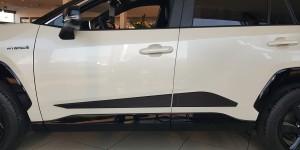 listwy drzwiowe Toyota RAV4 18- Suzuki Across